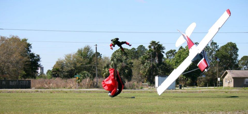 Illustration for article titled Photos: Plane Crashes Into Skydiver